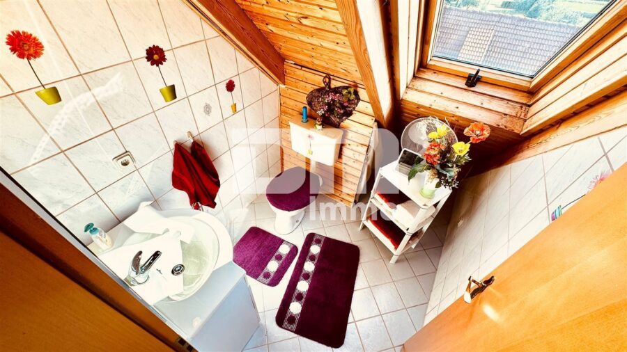 Schönes Mehrfamilienhaus geteilt nach WEG mit umfangreichen Nutzflächen und Traumgrundstück - 3.OG / DG Gäste WC